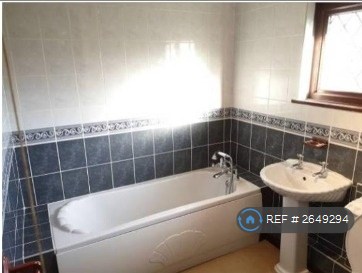 3 bedroom house in Oak Croft, East Grinstead, RH19 (3 bed) (#2649294)