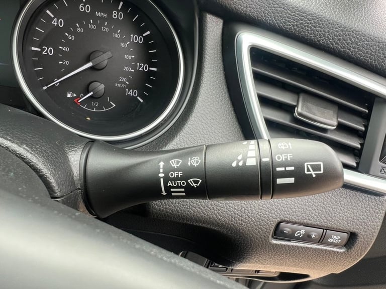 2019 Nissan Qashqai 1.3 DiG-T N-Connecta 5dr HATCHBACK PETROL Manual