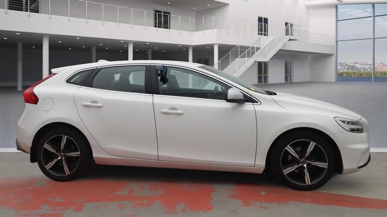 2017 Volvo V40 2.0 D2 R-Design Nav Plus Hatchback 5dr Diesel Manual Euro 6 (s/s) (120 ps) Hatchba...