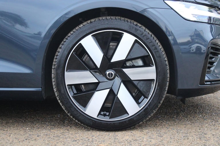 2025 Volvo V60 2.0 T6 18.8kWh Plus Auto AWD Euro 6 (s/s) 5dr ESTATE Petrol/Electric Hybrid Automatic