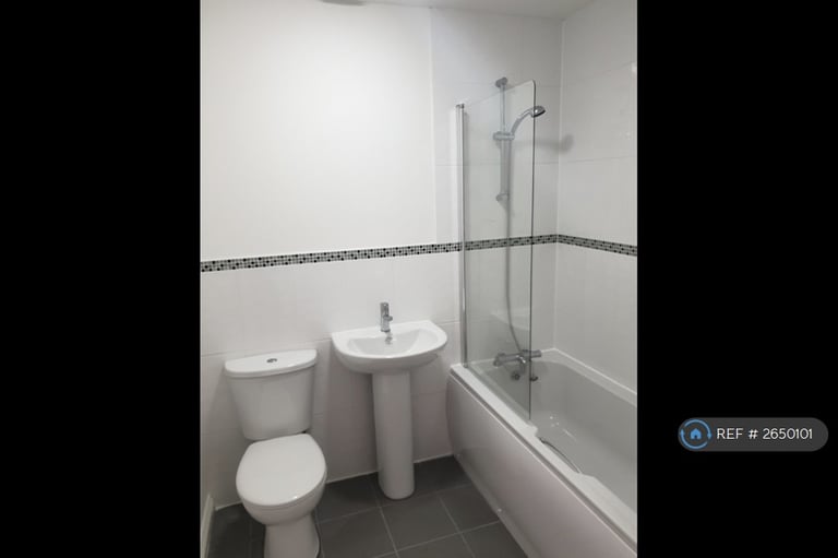 2 bedroom flat in Dock Road, Tilbury, RM18 (2 bed) (#2650101)