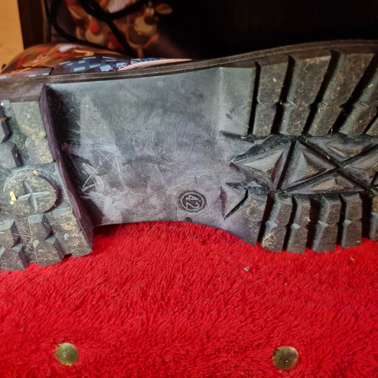 Christmas Santa & Reindeer Combat Boots – Festive Lace-Up Winter Shoes – Size EU 42 / UK 8 