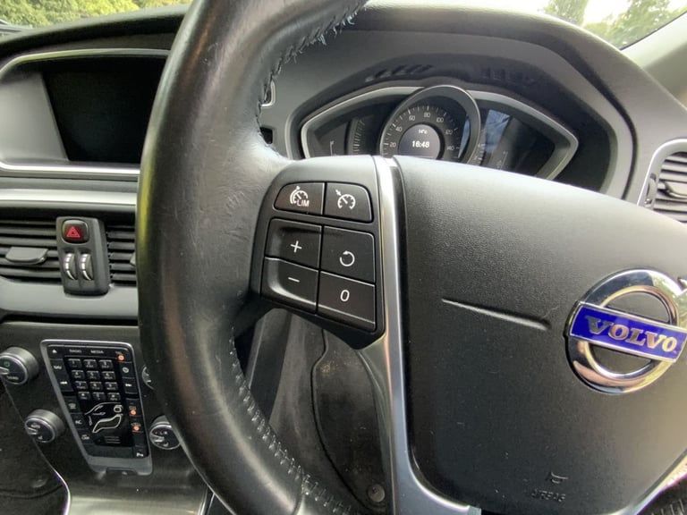 2014 Volvo V40 1.6 D2 SE Lux Nav Hatchback 5dr Diesel Manual Euro 5 (s/s) (115 ps) Hatchback Dies...