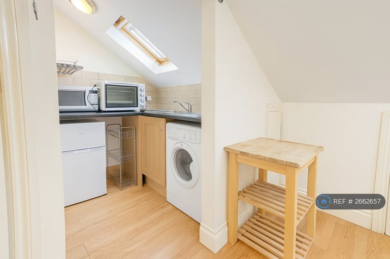 Studio flat in Fairbridge Road, Archway, N19 (#2662657)