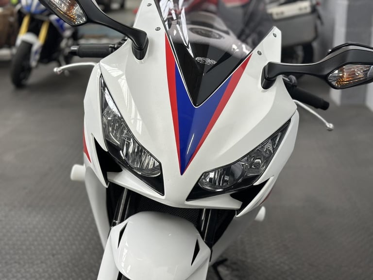 2013 Honda CBR1000RR Fireblade 1000 Super Sports Petrol Manual (178 ps)