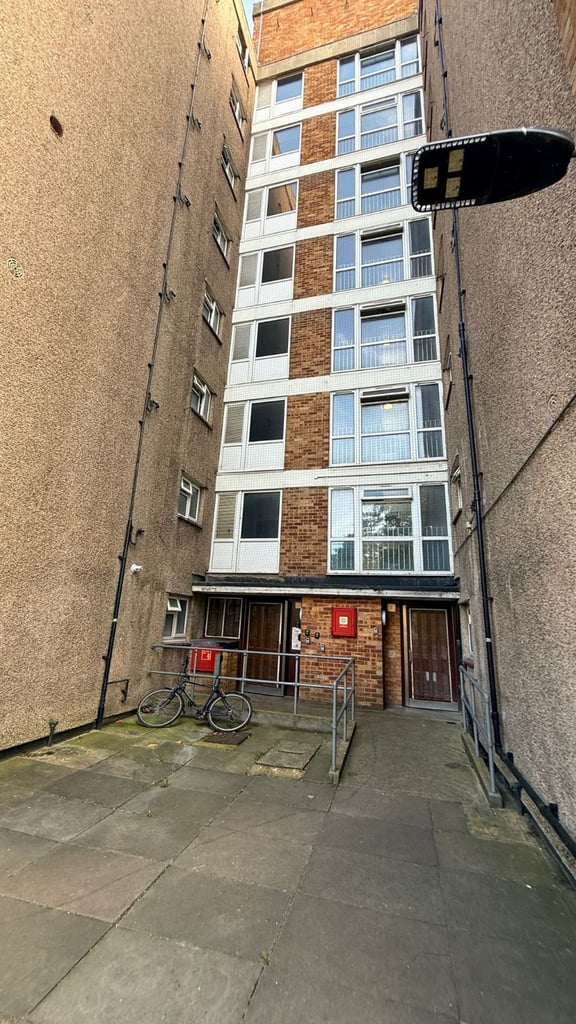 2 bedroom flat 