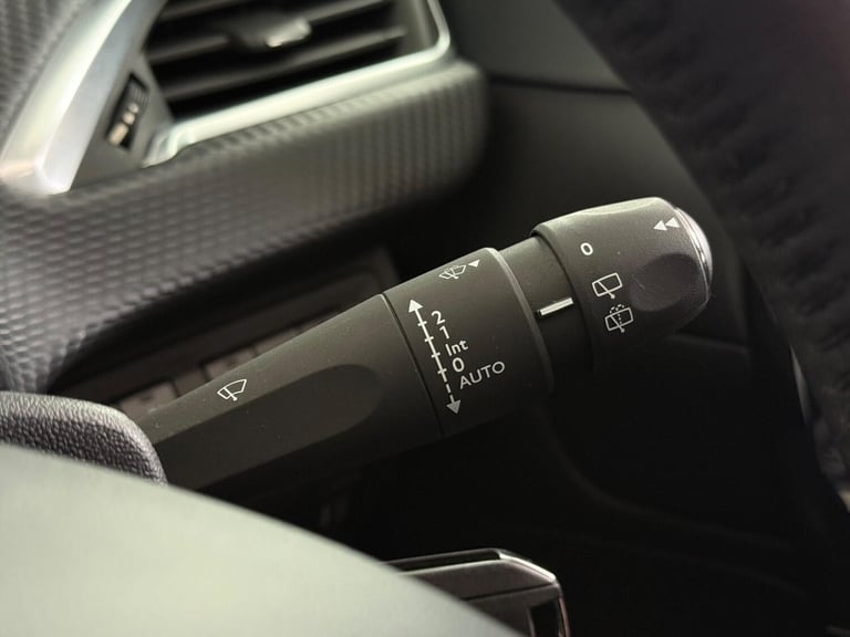 2019 Peugeot 208 1.2 PureTech 82 Signature 5dr [Start Stop] HATCHBACK PETROL Manual