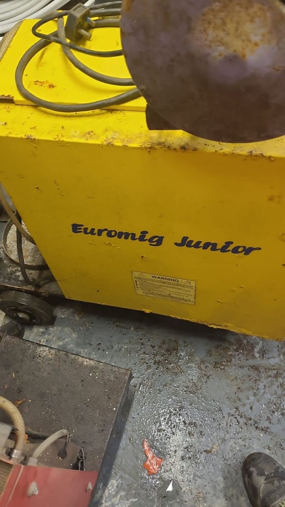 Single Phase 240 Volt House supply Gas or Gasless Industrial Mig Welder