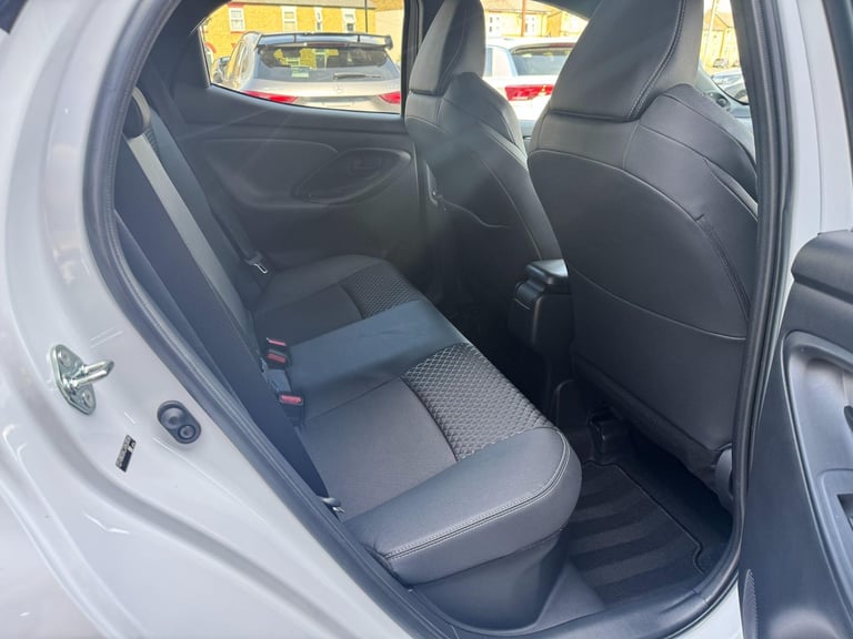 2022 Toyota Yaris 1.5 VVT-h Dynamic E-CVT Euro 6 (s/s) 5dr HATCHBACK Petrol/Electric Hybrid Autom...