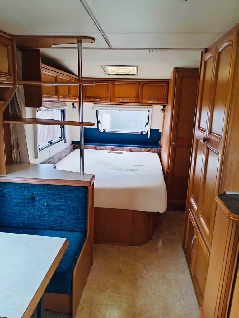 2005 Fixed bed hobby caravan 