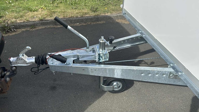 BRAND NEW NIEWIADOW 5M x 2M x 2M TWIN AXLE BOX TRAILER WITH RAMP AND SIDE DOOR 2700KG BRAKED