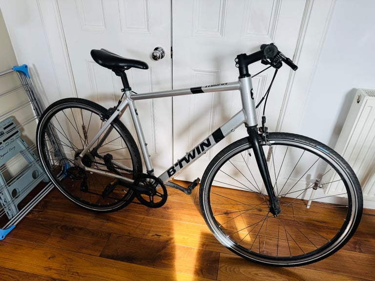 Triban 100 Flat Bar Road Bike/hybrid bike