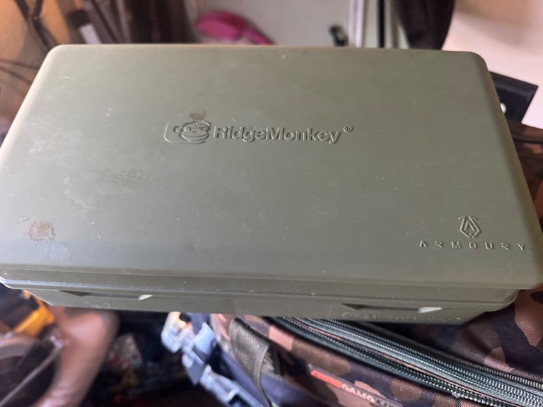 Ridgemonkey armoury box and lights 