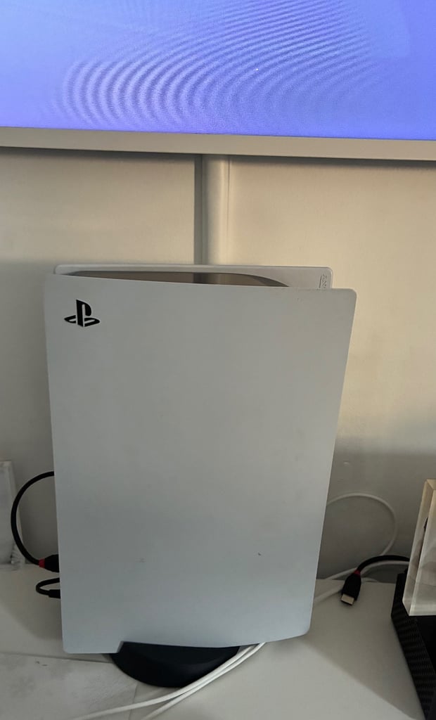 PlayStation 5 Disk 825GB + 1 White controllers