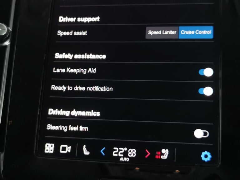 2022 Volvo XC40 2.0 B3P Plus Dark 5dr Auto ESTATE PETROL Automatic