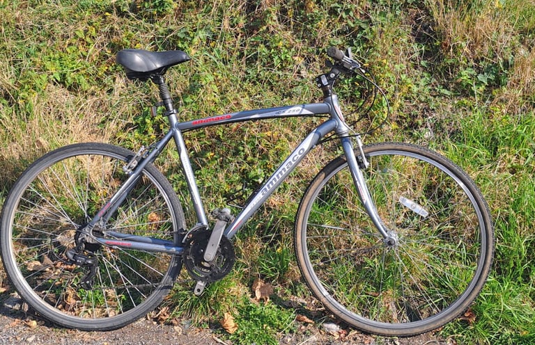 Large hybrid aluminium frame road bike 