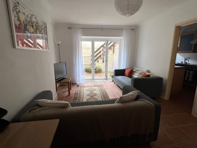 available NOW! 1 bed garden flat with private courtyard, spacious living area, own entrance