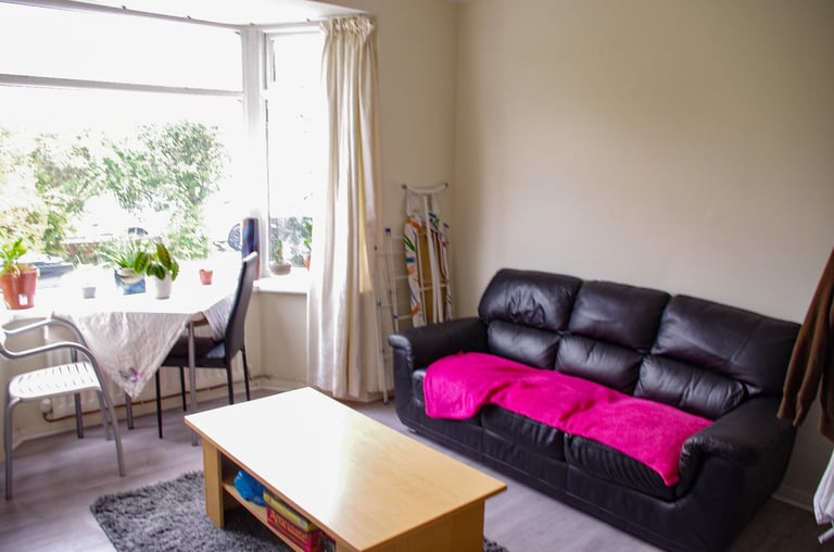 Lovely Double Room next to Freeman Hospital - No Deposit