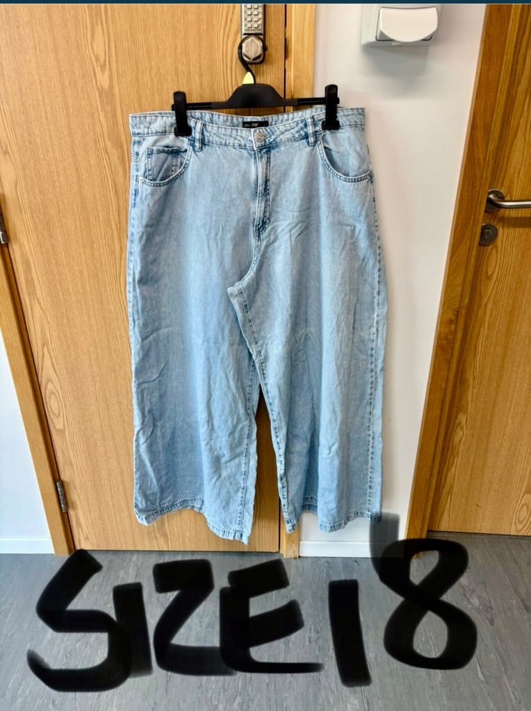 Ladies Clothing Size 18