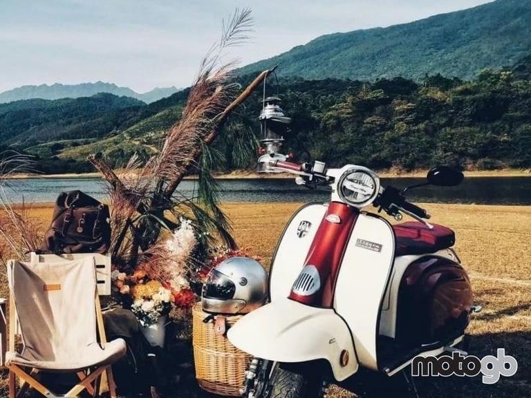 Royal Alloy TG 125cc S a Modern Classic Retro Automatic Moped Scooter For Sal...