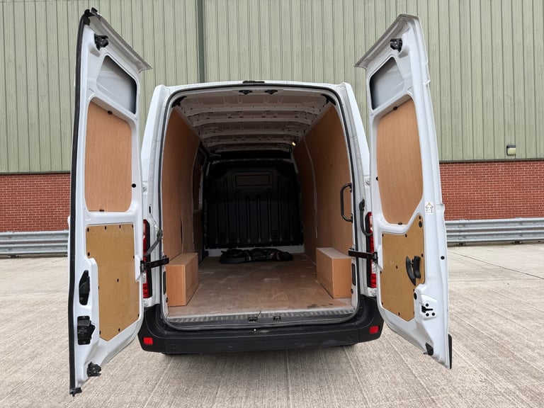 2023 Renault Master LM35dCi 135 Business+ Medium Roof Van LWB 2023 23 Plate PANEL VAN Diesel Manual