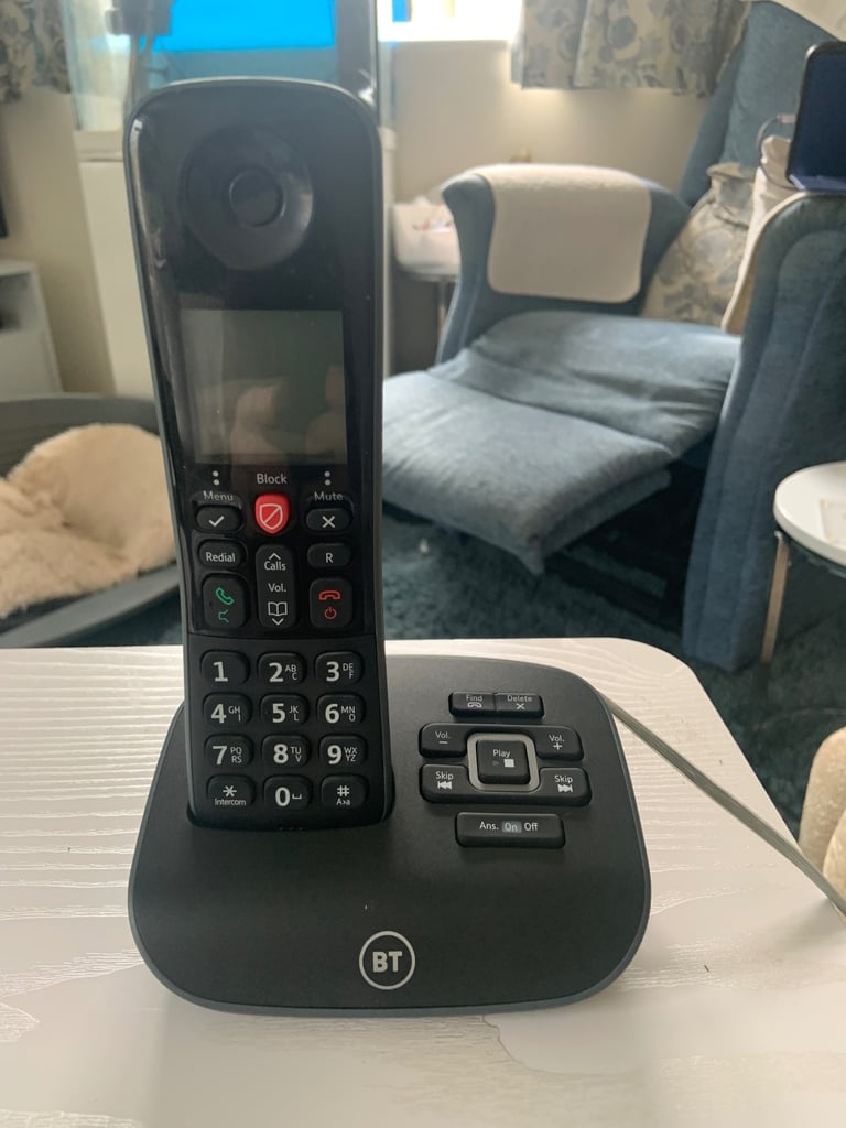 Hardly Used Single BT Essentials Home Phone with Answering Machine