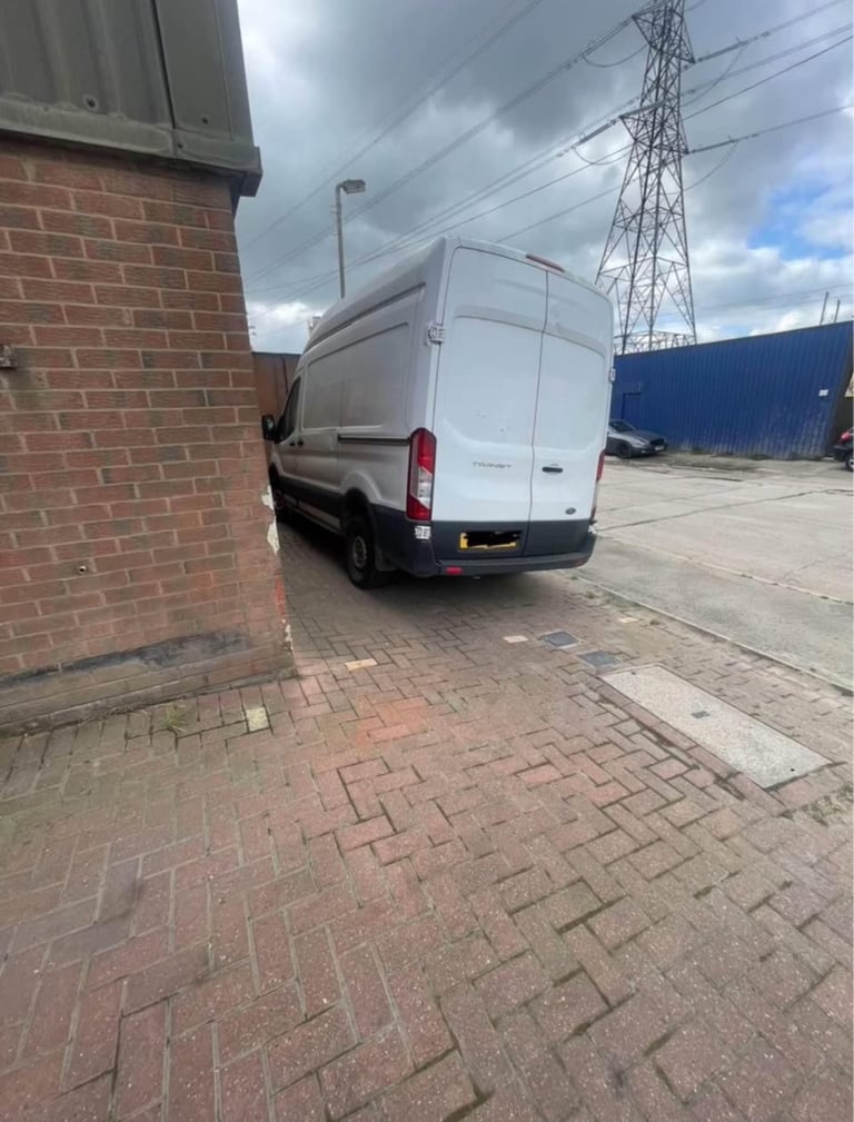 Workshop 20ft container commercial industrial yard unit with electricity and parking