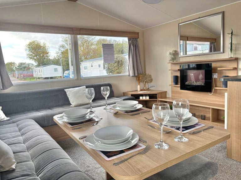 CHEAP STATIC CARAVAN FOR SALE IN LOWESTOFT - 11.5 MONTH OWNER SEASON!
