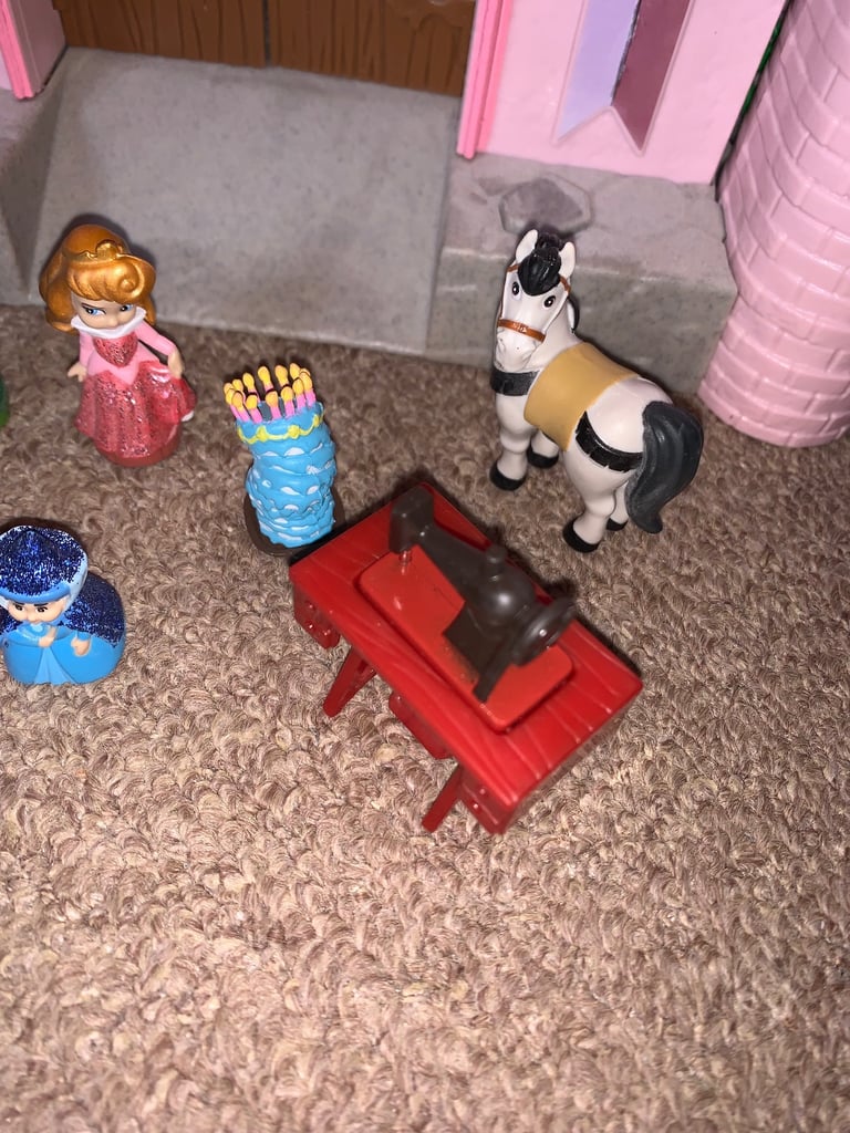 Disney sleeping beauty deluxe animator castle playset