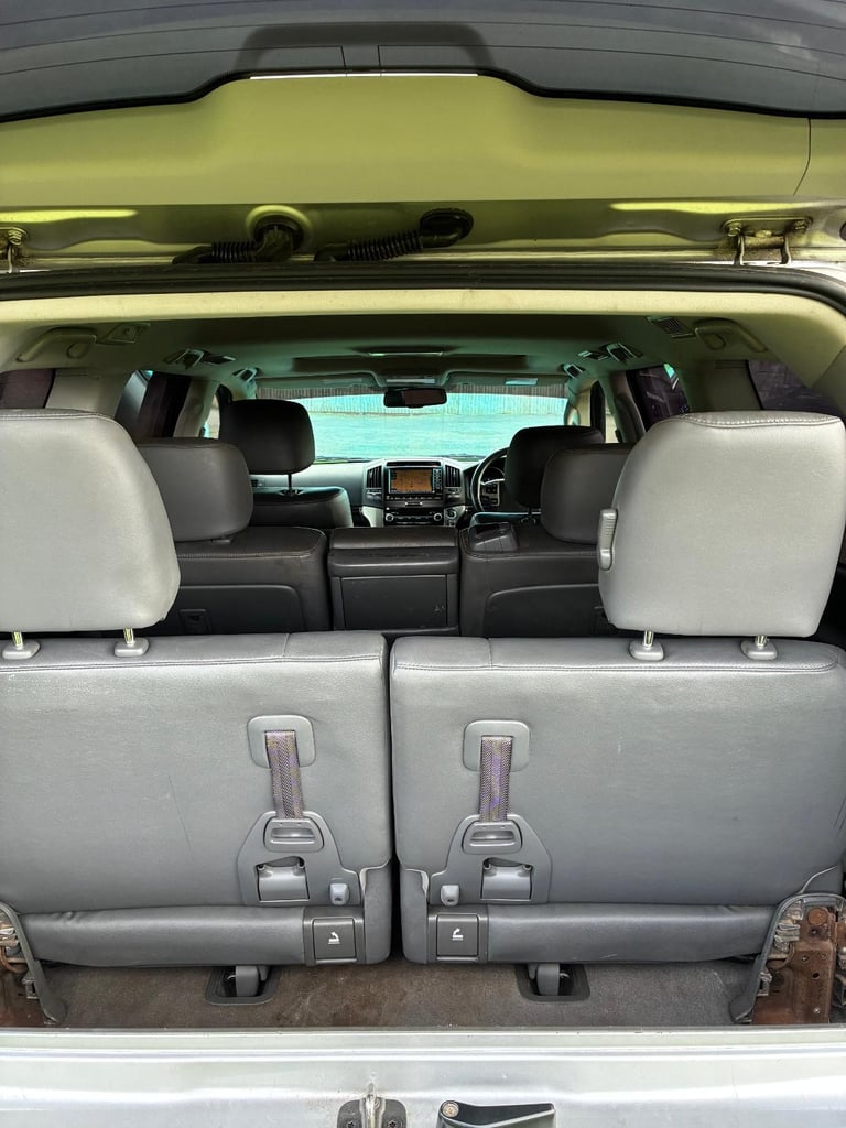 Toyota Land Cruiser v8 
