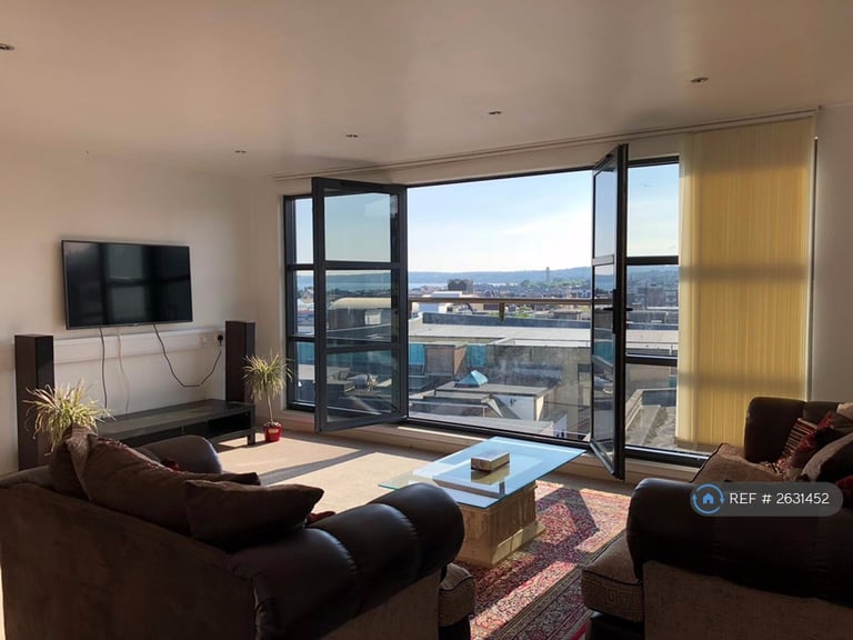2 bedroom flat in Castle Buildings, Swansea, SA1 (2 bed) (#2631452)
