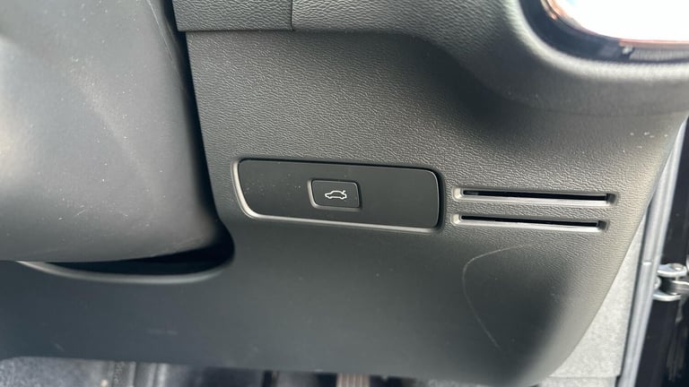 2025 Volvo XC40 2.0 B4P Plus Black Edition 5dr Auto ESTATE PETROL Automatic