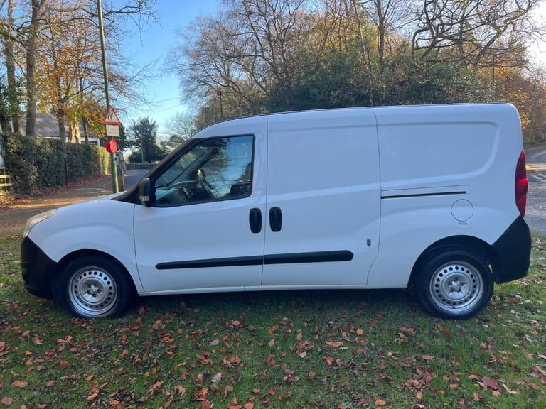 VAUXHALL COMBO 1.6 CDTi 2300 16v White Auto Diesel 2016