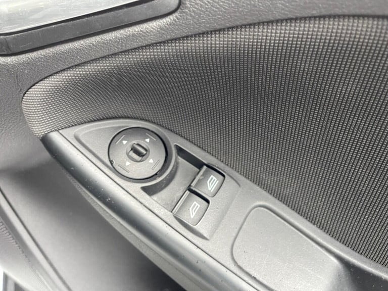 2014 Ford Focus 1.0 EcoBoost Zetec Navigator 5dr HATCHBACK PETROL Manual