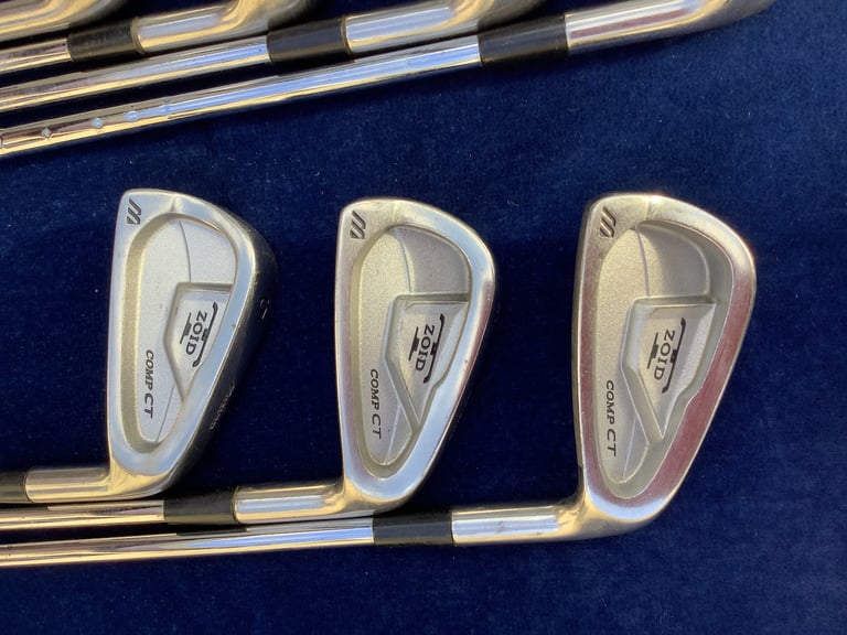 Set of Mizuno Zoid golf clubs, in a lovely Taylor Made lightweight golf bag.