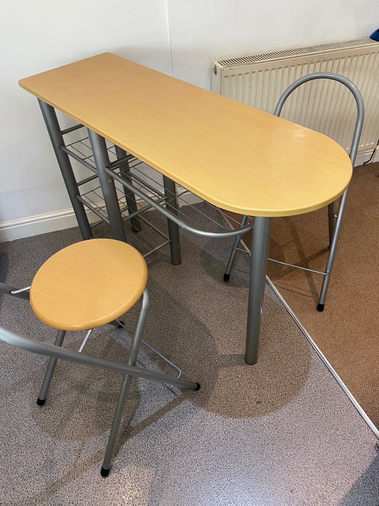Breakfast bar and stools