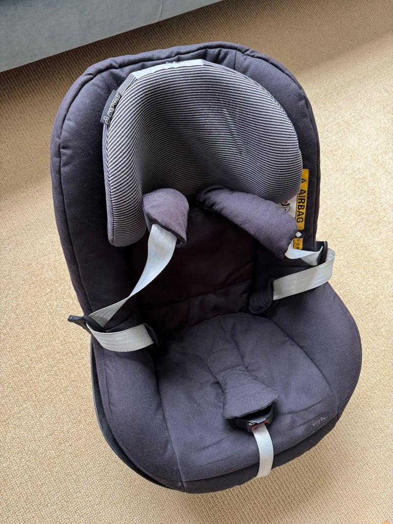 image for Maxi Cosi 2-way Pearl car seat and Isofix 2-wayFix base