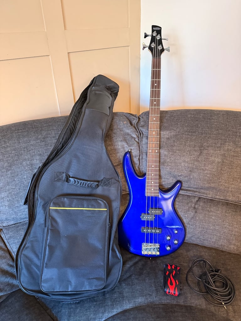 Ibanez Bass Guitar GSR200 1P-10 with carry case and amplifier wire