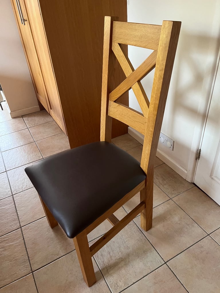 Solid Oak 8 seater table and chairs 