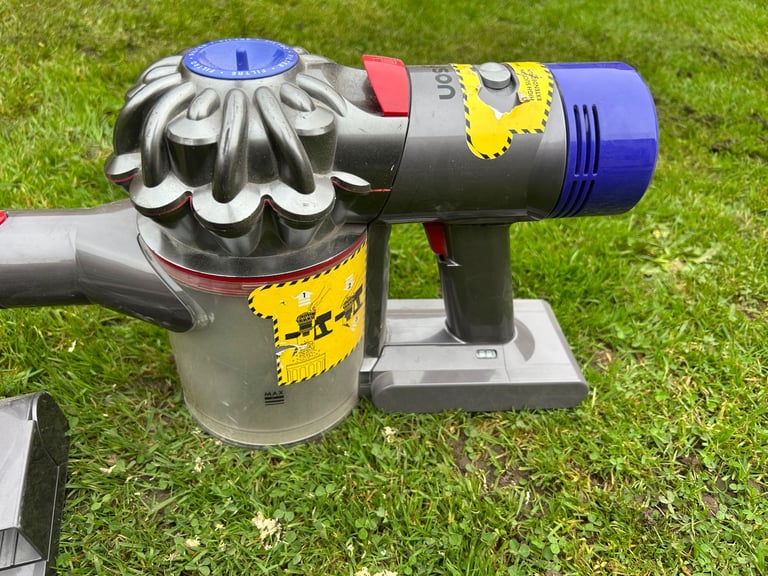 image for Dyson v8 animal spares or repair