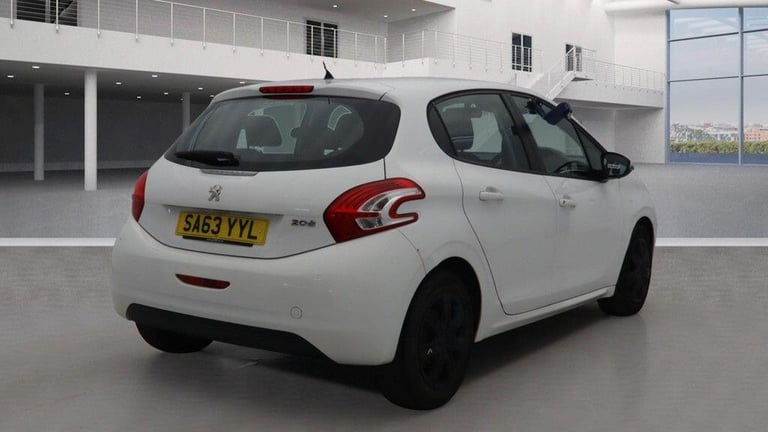 2013 Peugeot 208 1.2 VTi Access+ 5dr HATCHBACK PETROL Manual