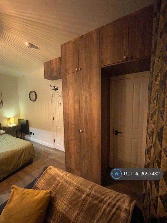 1 bedroom in Stanley Road, Enfield, EN1 (#2657482)