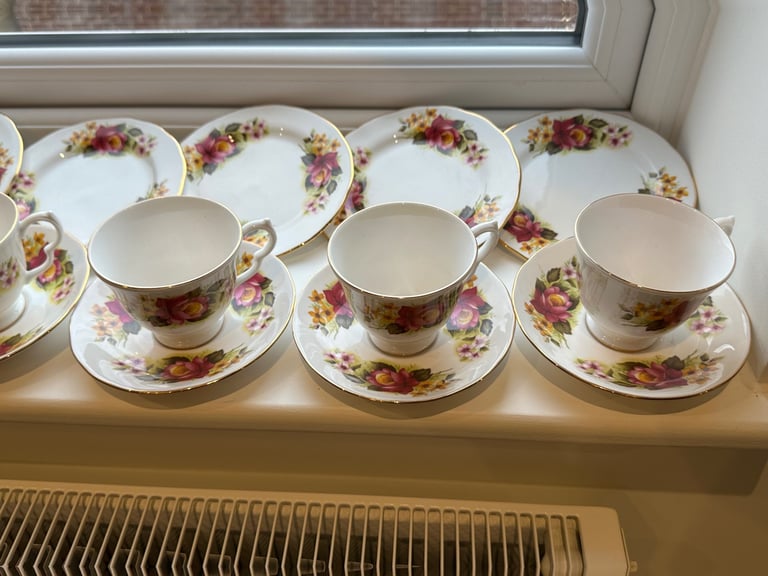 Antique Vintage Gainsborough Bone China dinner set x18