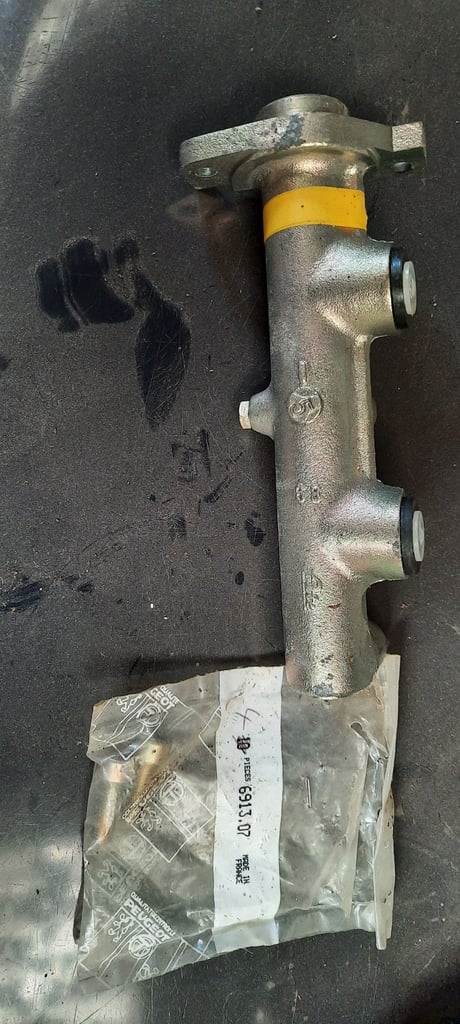 4601 50 Peugeot Brake Master Cylinder