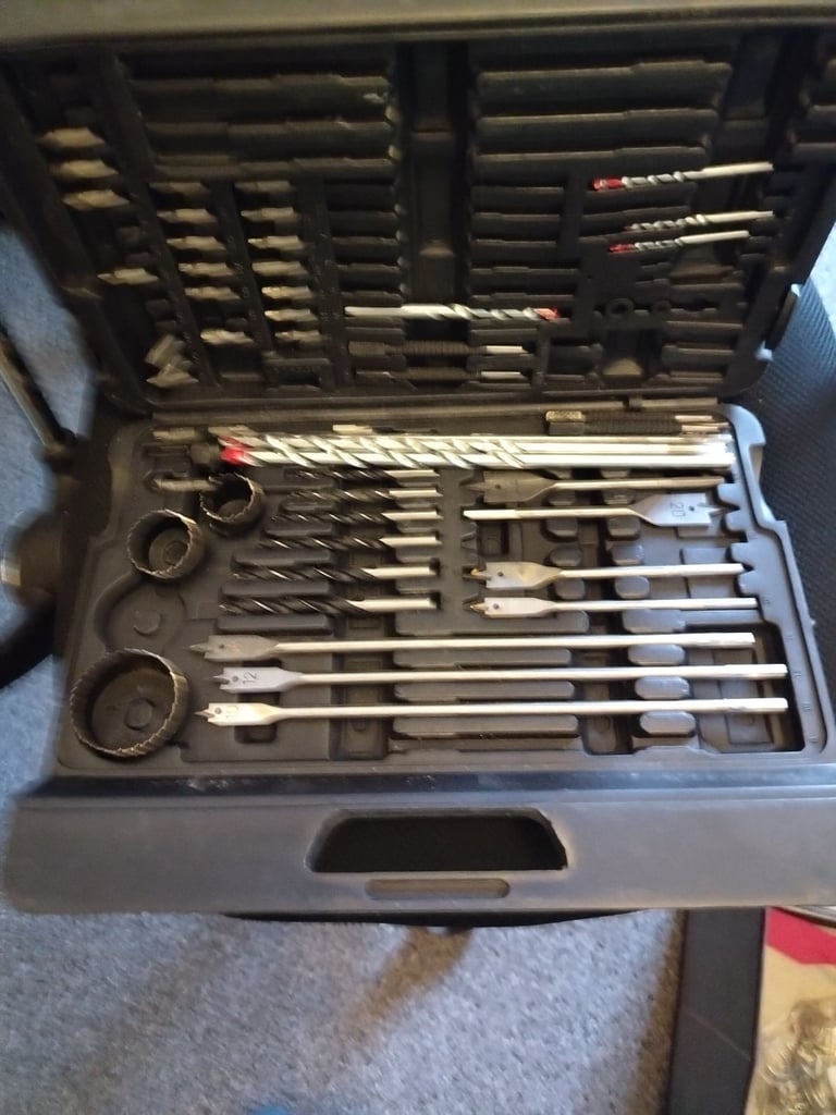 Cordless drill and drill bits 