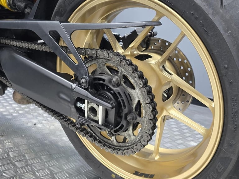 YAMAHA XSR 900