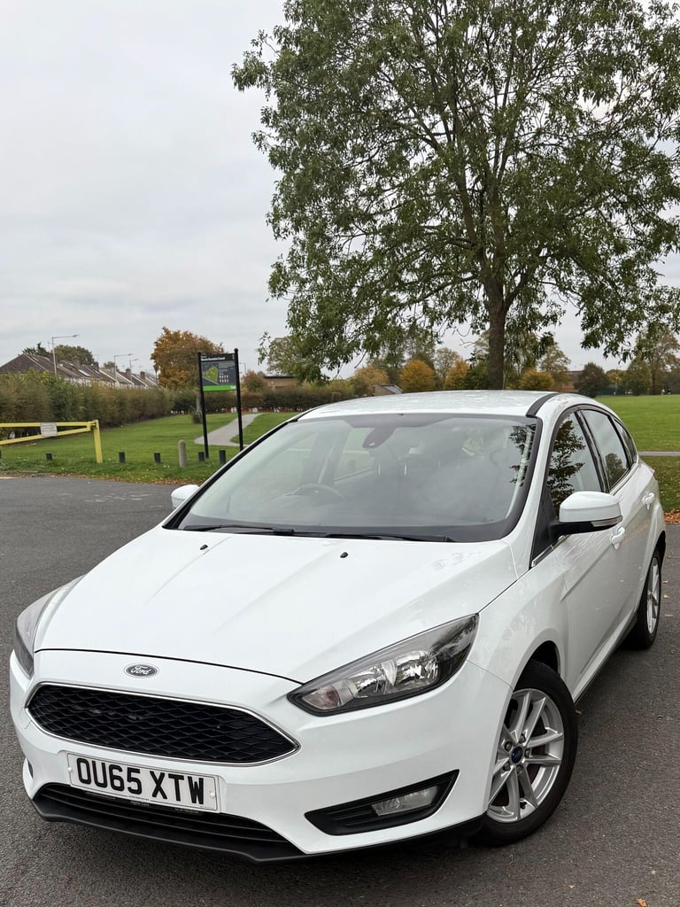 image for 2015 Ford Focus 1.6 Zetec Powershift Euro 6 5dr HATCHBACK Petrol Automatic