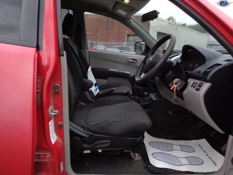 MITSUBISHI L200 2.5 DI-D Trojan Red Manual Diesel 2013