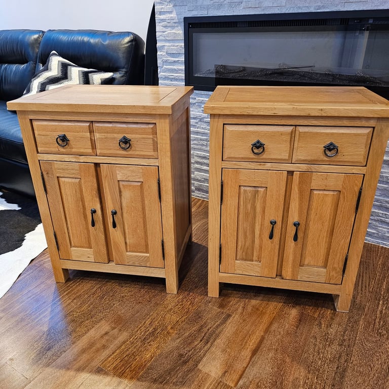 image for Stunning Large solud Oak bedside tables x2