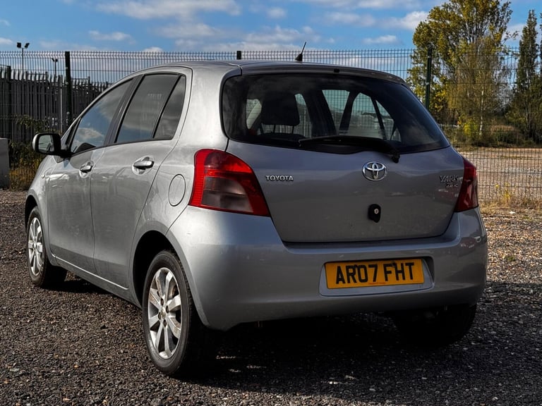  Toyota Yaris 1.3 VVT-i Zinc Hatchback 5dr Petrol Manual (141 g/km, 85 bhp) Petrol Manual